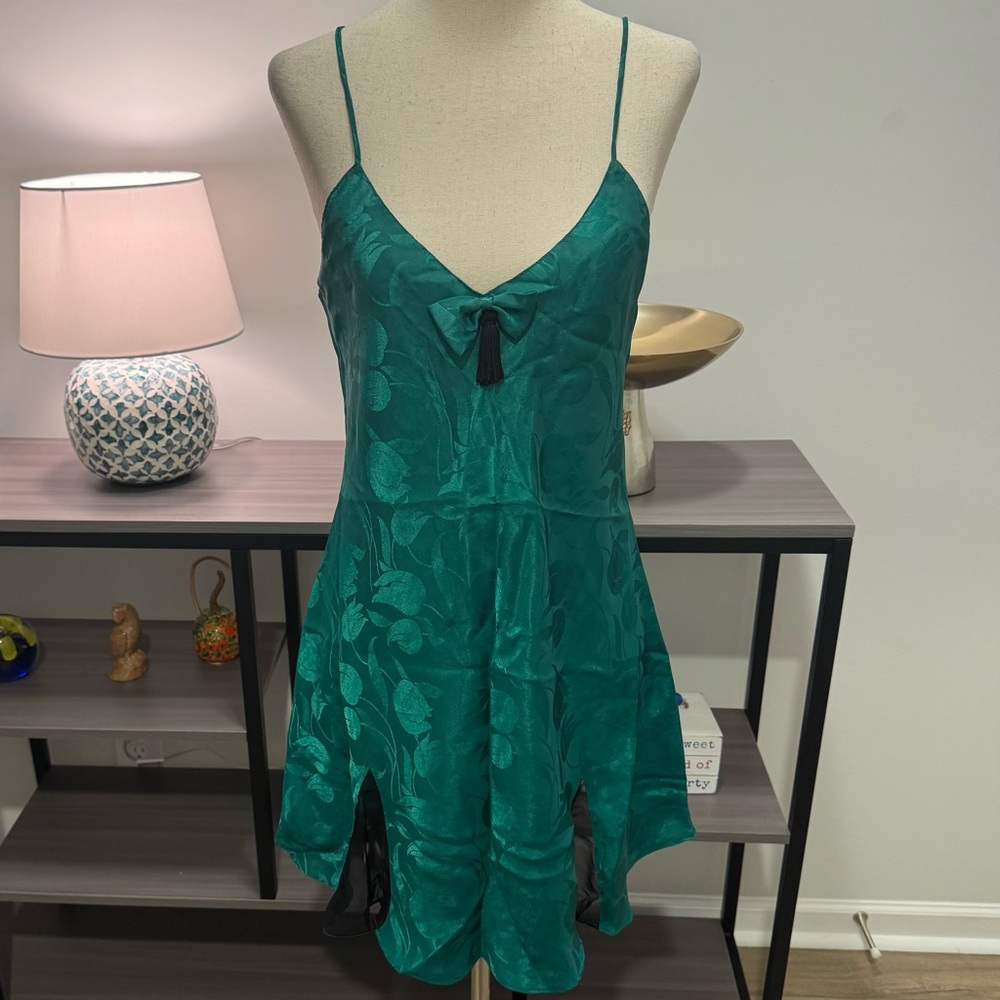 🖤 Victoria’s Secret Gold Label Emerald Jacquard Satin Babydoll Chemise (Size S)